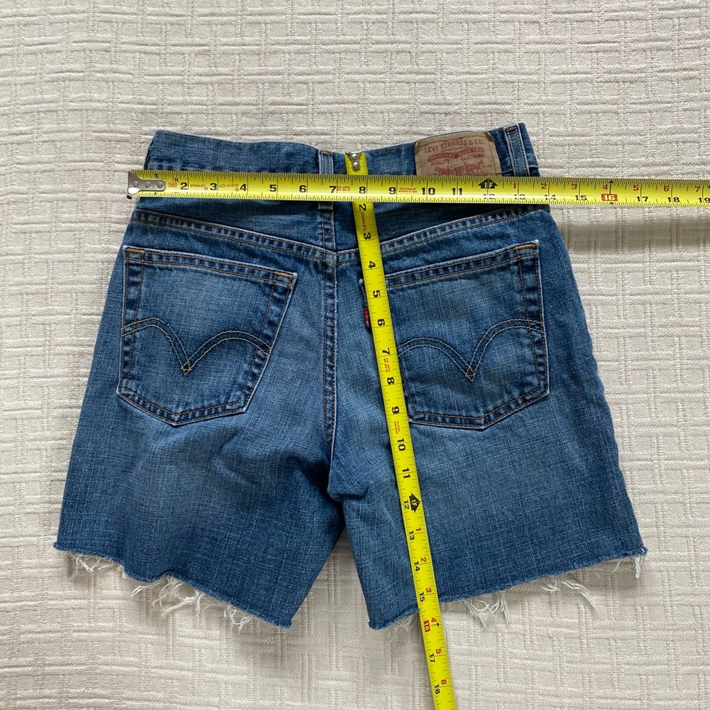 Levi’s 550 relaxed fit jean shorts. - Picture 6 of 8